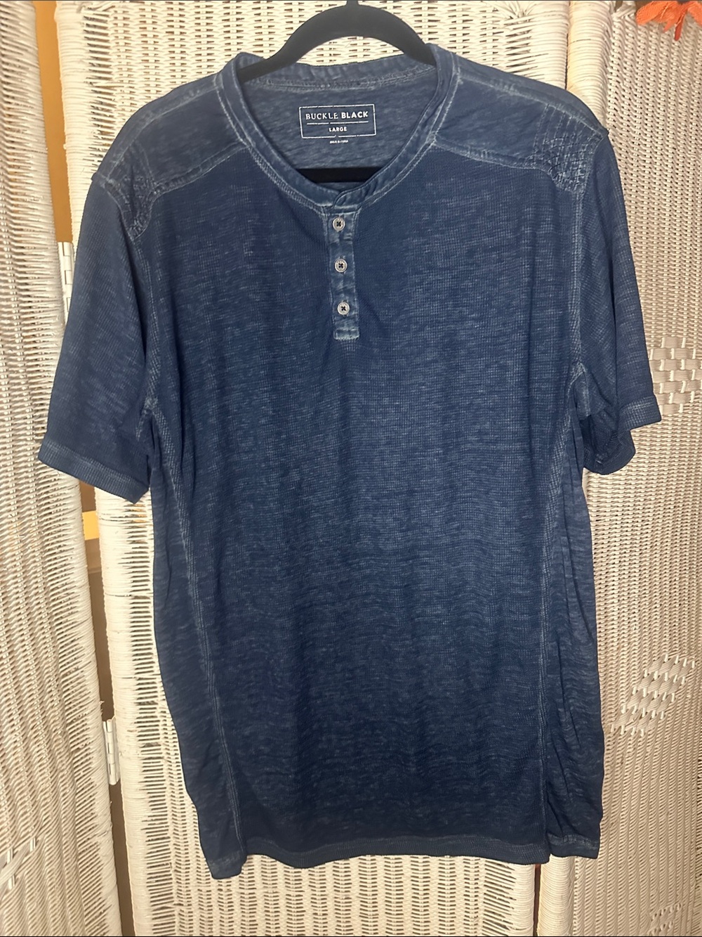 Buckle Black Men’s Navy Henley Short Sleeve Shirt size L
